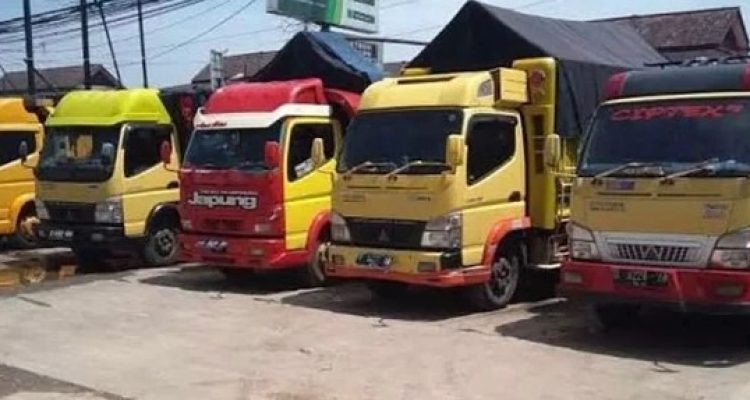 Harga sewa truk di Makassar 2023