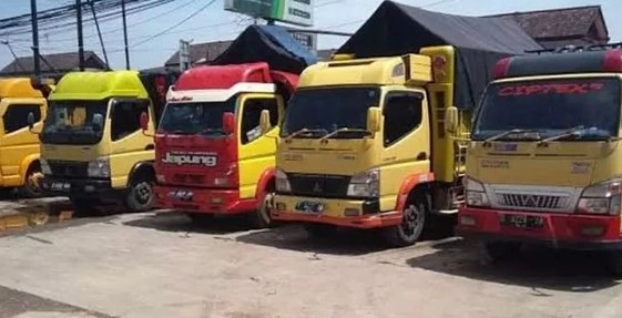 Harga sewa truk di Makassar 2023